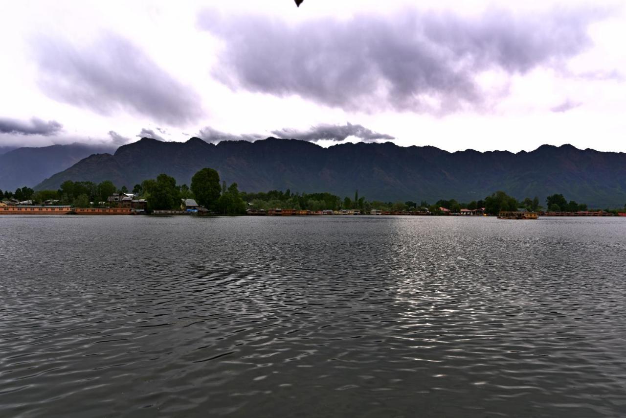 Wangnoo Worth Houseboats Hotel Srinagar  Exterior photo