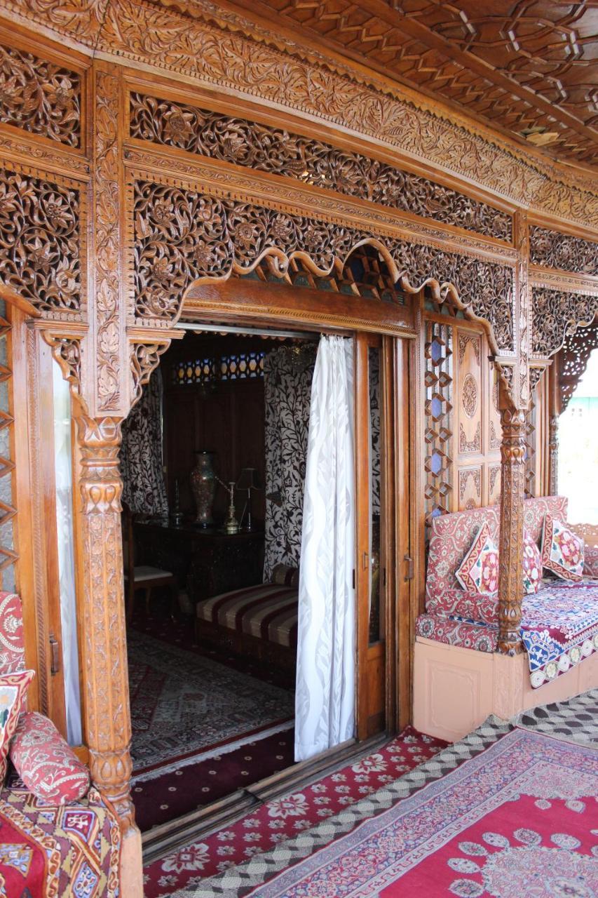 Wangnoo Worth Houseboats Hotel Srinagar  Exterior photo